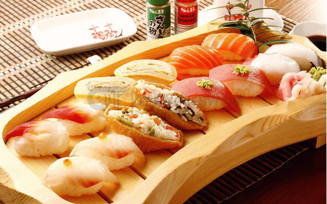 Kết hợp nhiều dụng cụ bàn ăn sẽ mang đến sự hoàn hảo trên bàn tiệc Nhật