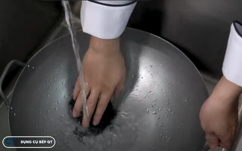 vệ sinh chảo nhôm đúng cách