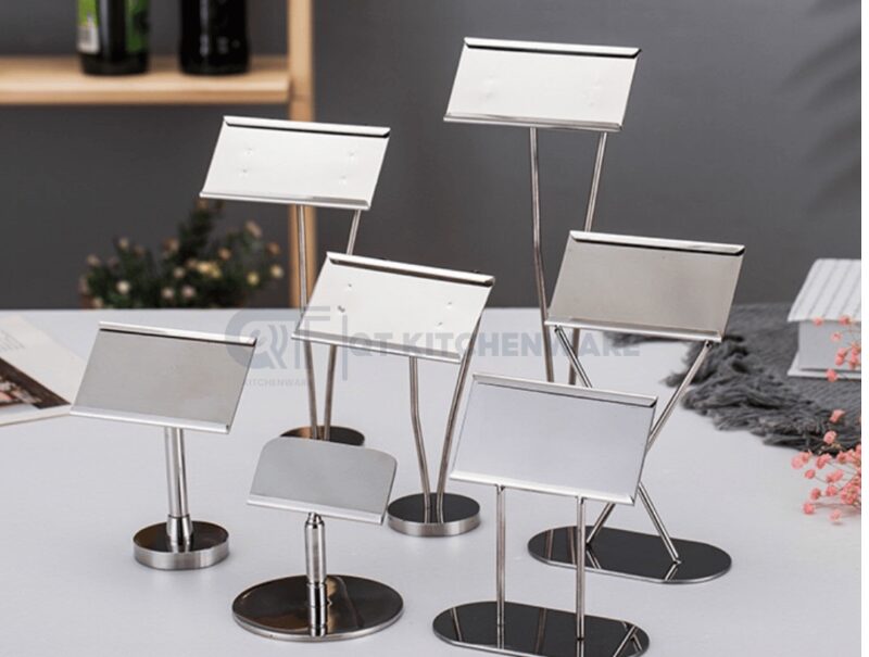 Bảng tên món ăn inox rất được ưa chuộng khi có vẻ ngoài đẹp, sang trọng và độ bền cao