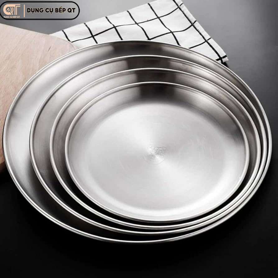Đĩa tròn inox không chỉ sáng đẹp mà còn rất bền bỉ, dùng được lâu dài 