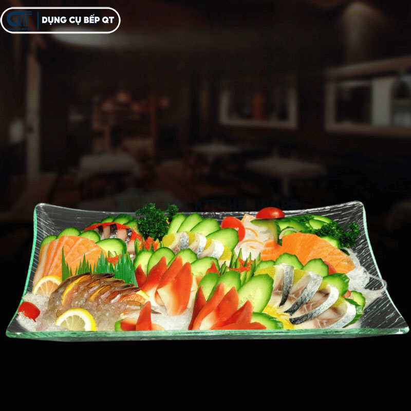 Thiết kế vuông vức giúp trình bày được nhiều món ăn và tiết kiệm diện tích