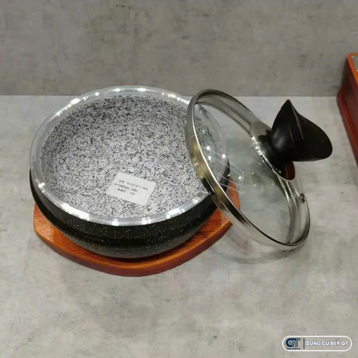 Nắp đậy đi kèm giúp giữ nhiệt tốt hơn