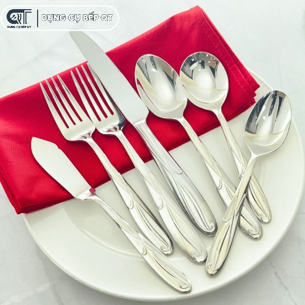 1 bộ dao muỗng nĩa cao cấp góp phần nâng cao trải nghiệm của thực khách