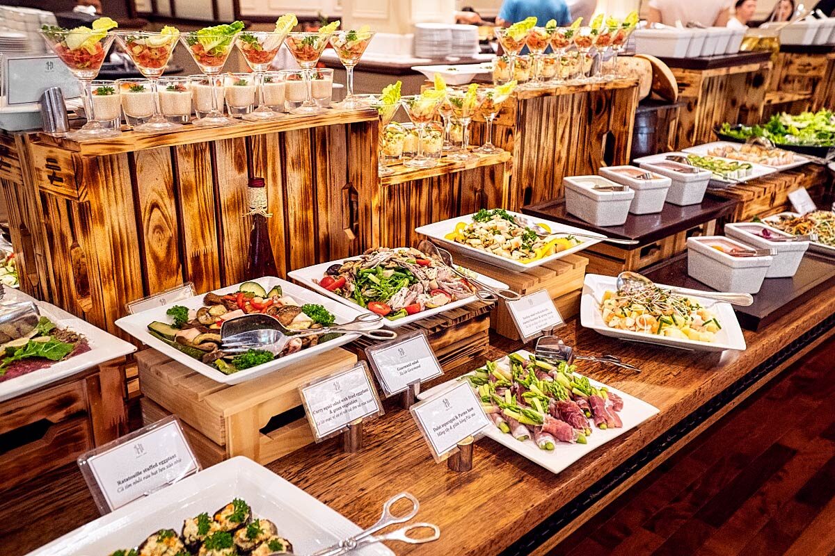 Setup 1 quầy line buffet chuyên nghiệp không phải là điều thực sự đơn giản