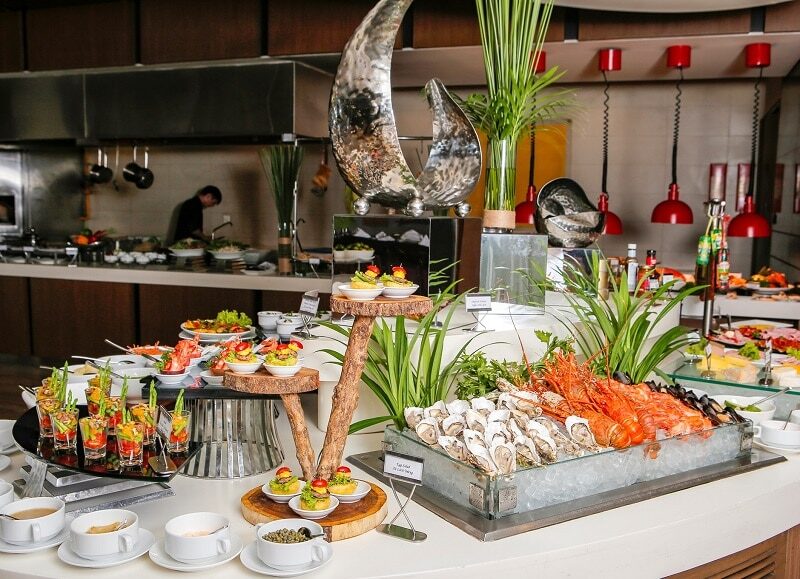 Trang trí buffet bằng nguyên liệu thật