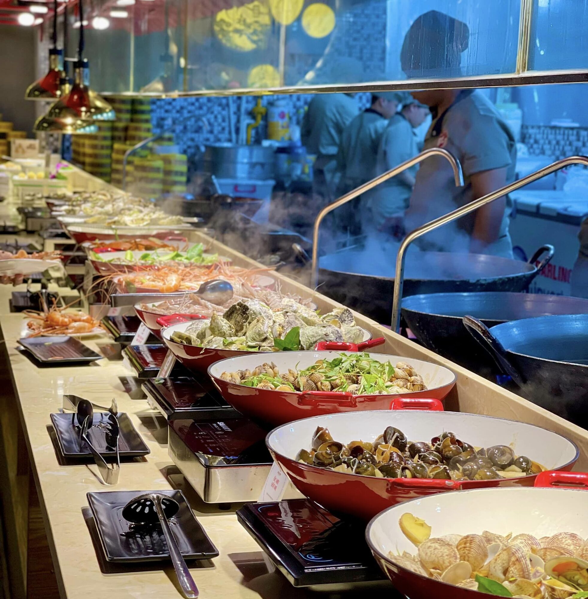 Quầy line buffet là khu vực “ghi điểm” với khách hàng