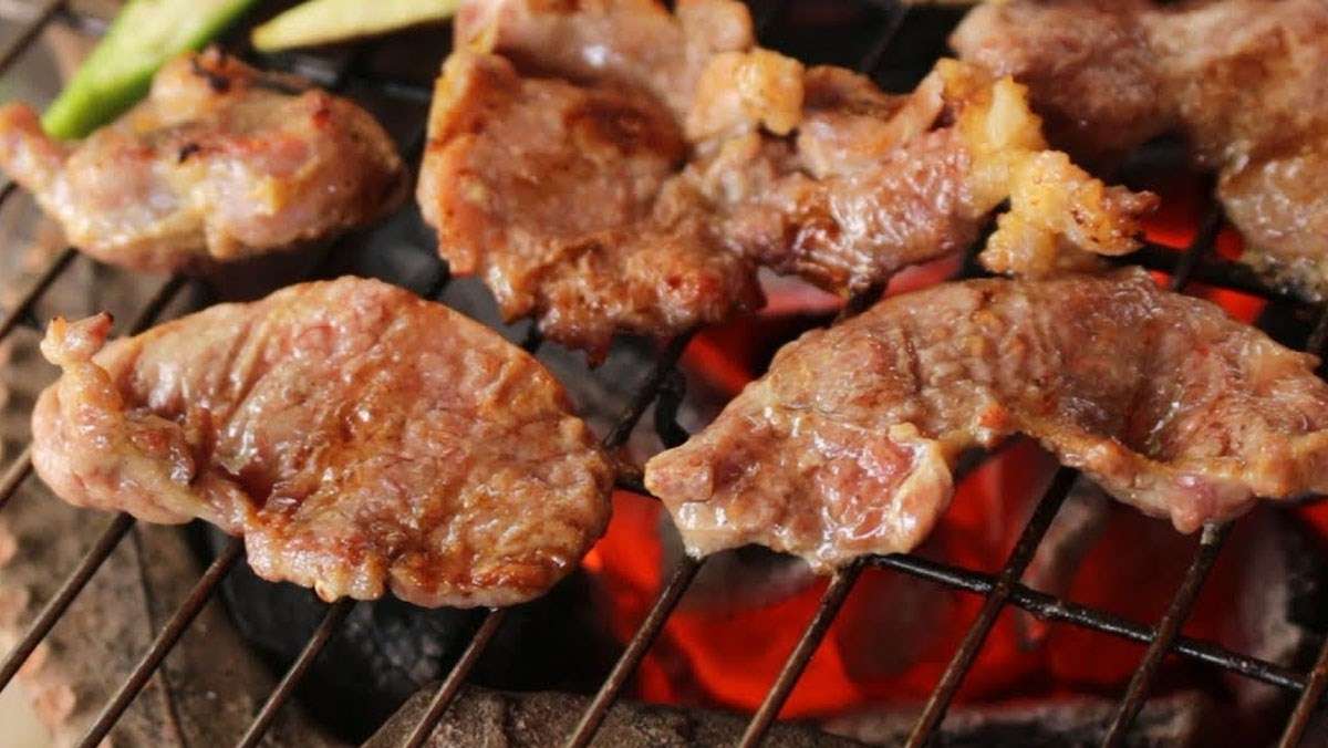 Buffet nướng không thể thiếu các món thịt như thịt bò, thịt lợn… 