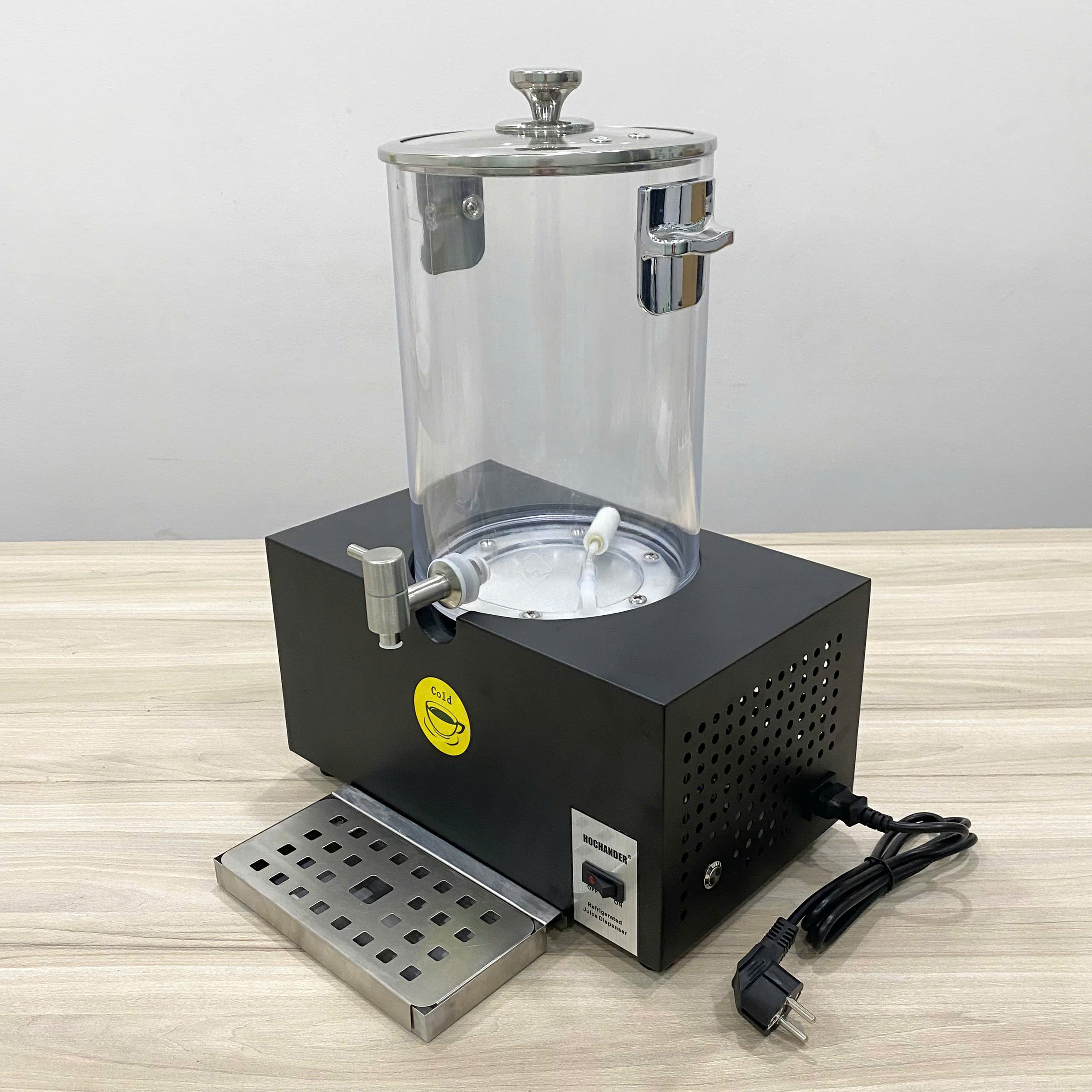 Hãy cân nhắc giữa khoản chi phí đầu tư ban đầu và hiệu quả sử dụng máy làm lạnh nước hoa quả lâu dài 