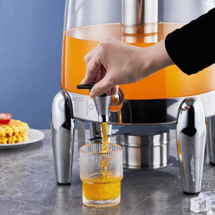 Chất liệu cấu tạo cũng là yếu tố ảnh hưởng tới giá máy làm lạnh nước hoa quả - Ảnh minh họa là bình đựng nước trái cây giữ lạnh/ ấm inox tại Dụng cụ bếp QT