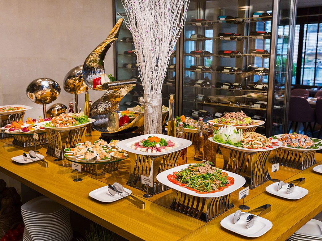 1 bữa tiệc buffet hoàn hảo cần chuẩn bị đầy đủ các dụng cụ trong tiệc buffet