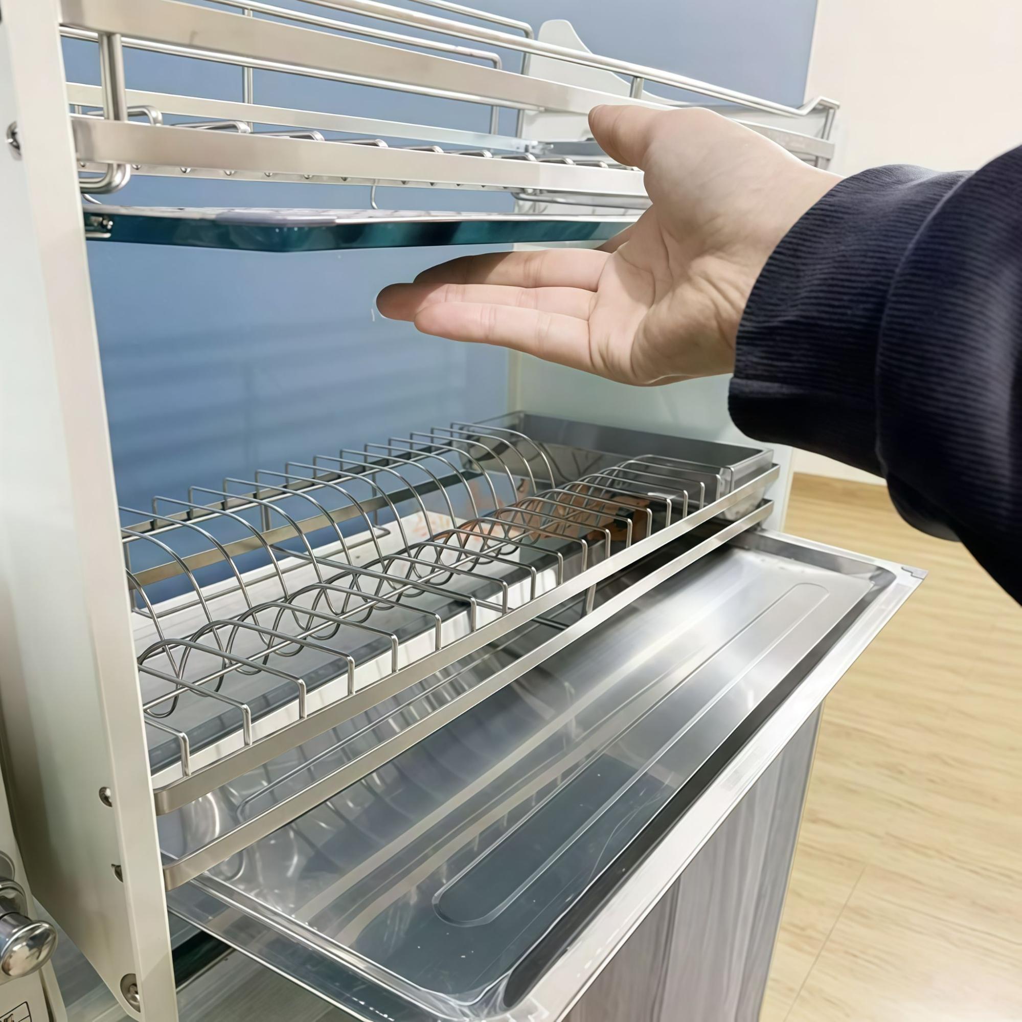 Vệ sinh giá để bát đĩa nhà hàng là việc cần làm thường xuyên và đúng cách