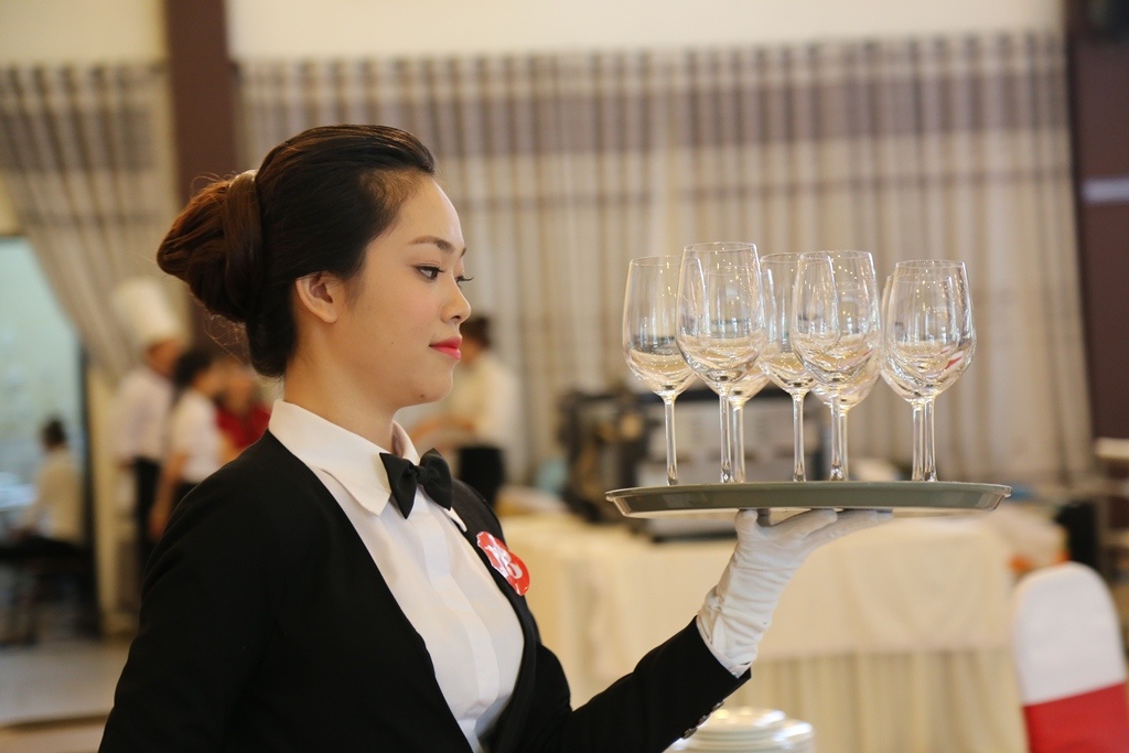 Khay bê đồ nhà hàng được thiết kế tối ưu cho việc phục vụ nhanh chóng, hiệu quả