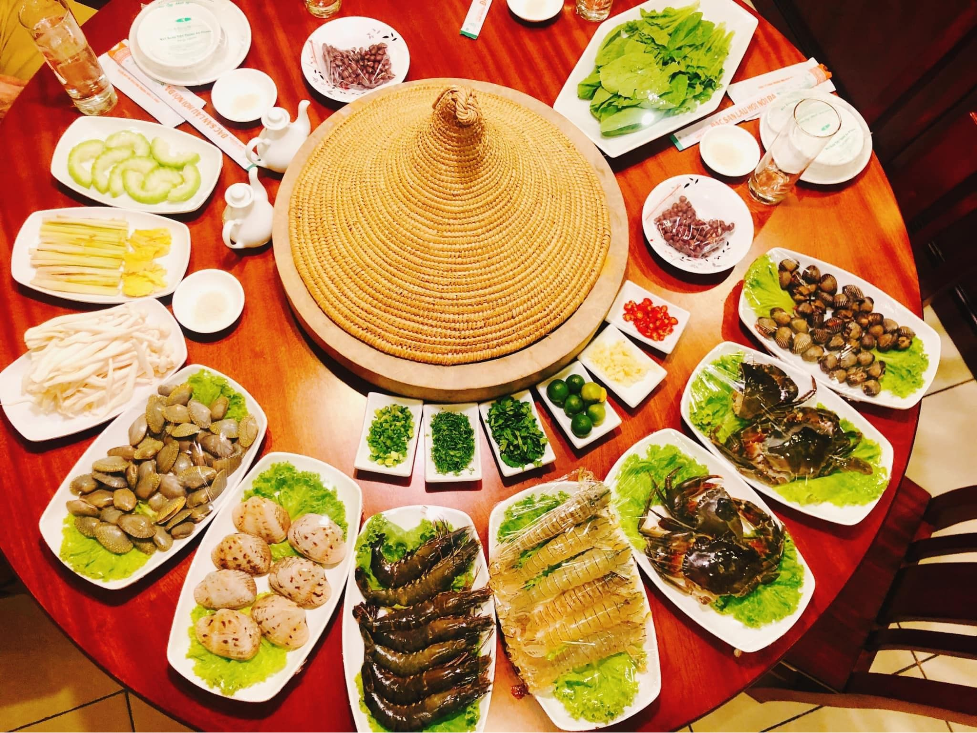 Trên thị trường có rất nhiều loại nồi lẩu hơi 