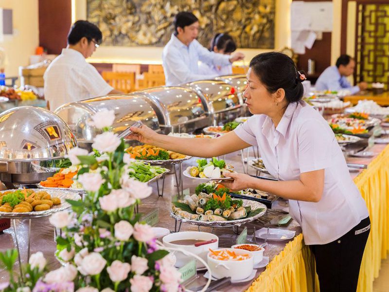 Thực đơn - Không gian - Dụng cụ - Nhân viên sẽ tạo nên cách thức phục vụ tiệc buffet chuyên nghiệp