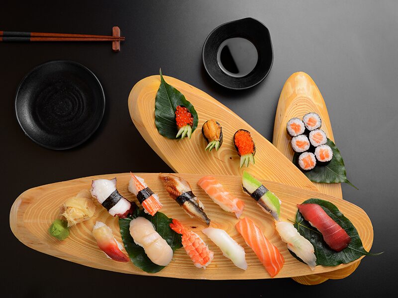 Sushi nổi bật với các phụ kiện trang trí món Nhật 