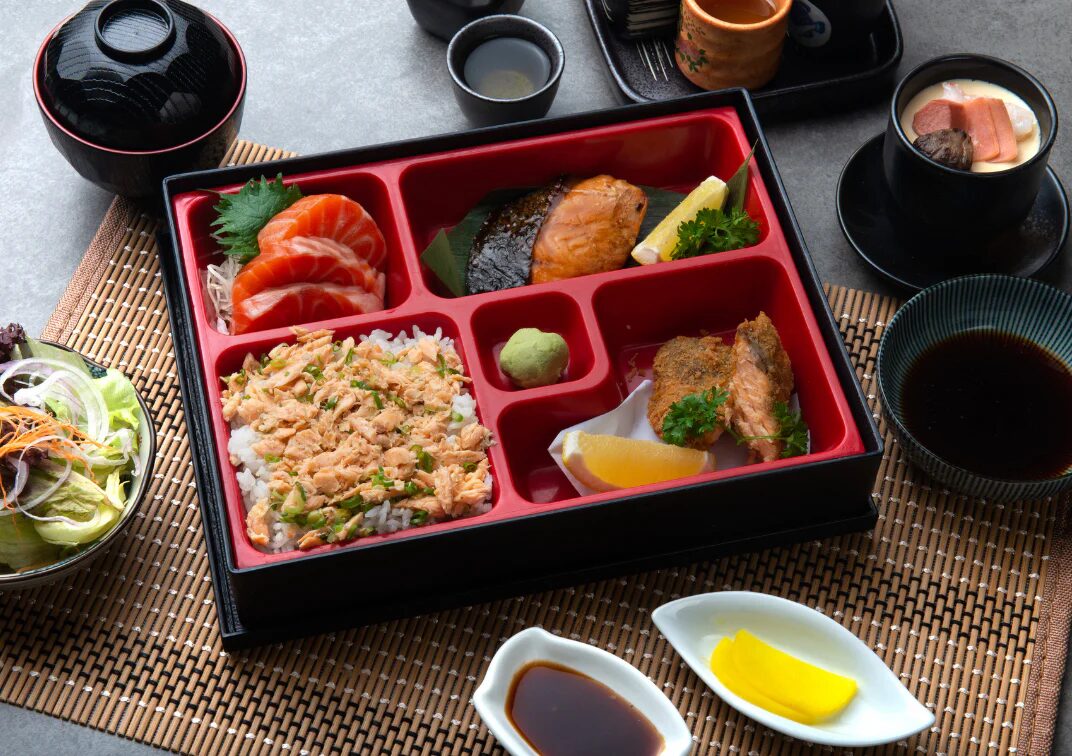 Hộp cơm Bento - Biểu tượng của sự sáng tạo và nghệ thuật trang trí món ăn 