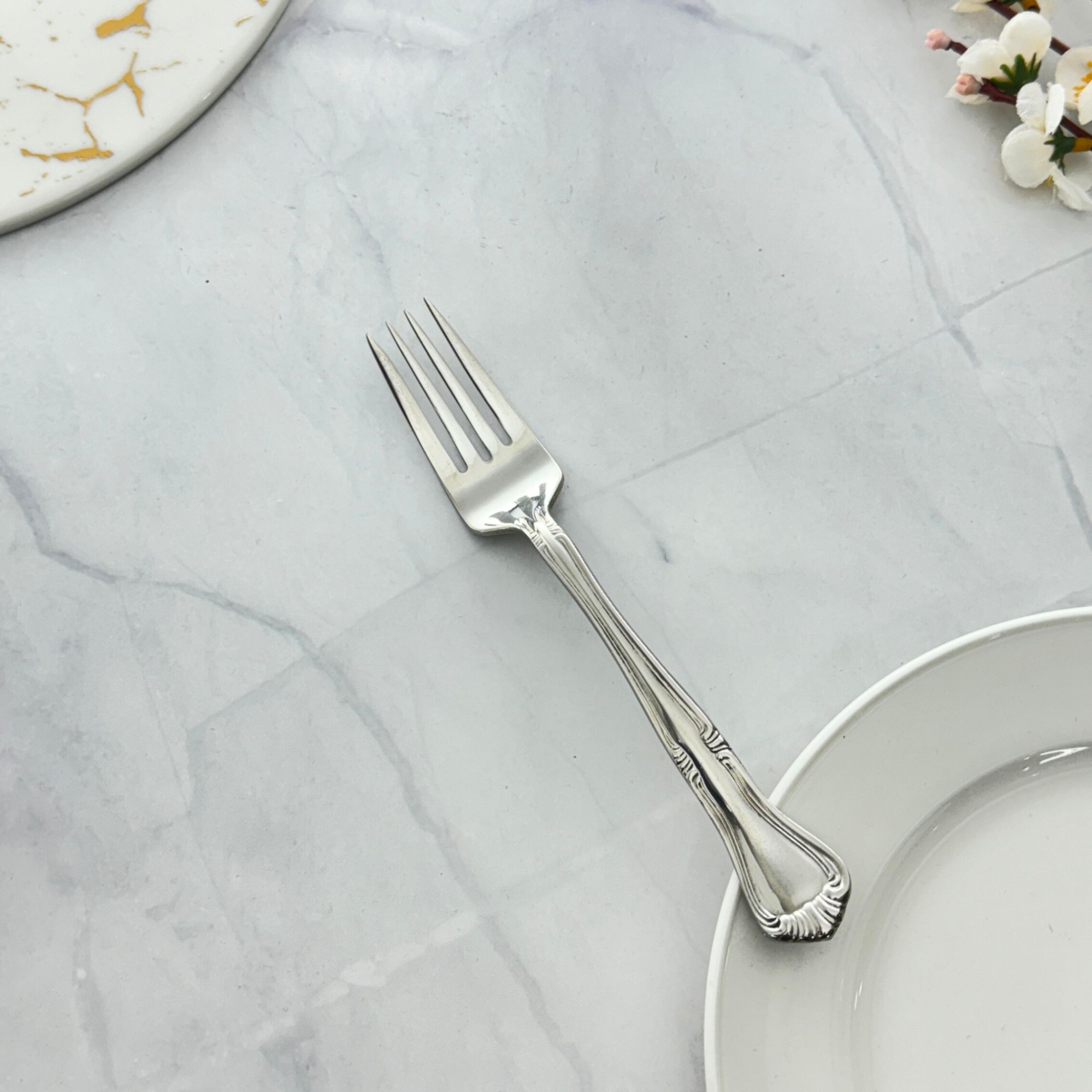 Đừng bỏ qua những chiếc dĩa inox sáng bóng, đơn giản mà vẫn chuyên nghiệp