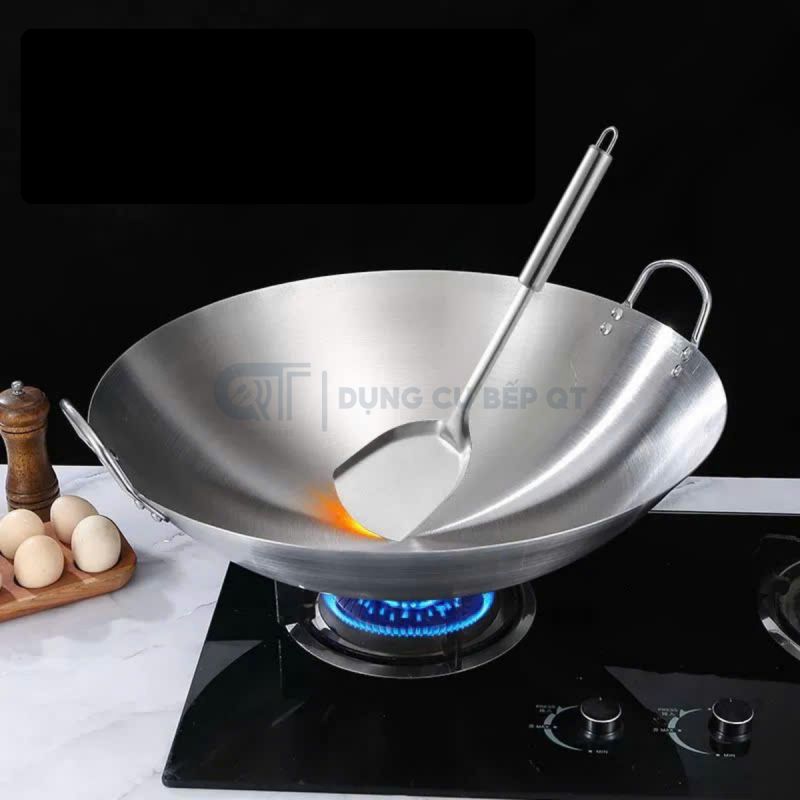 Chảo xào inox bền bỉ, sáng bóng