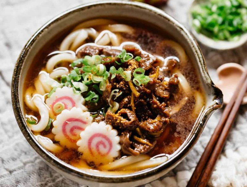 Bát ramen đóng vai trò cực kỳ quan trọng trong việc giữ nhiệt cho các món nóng