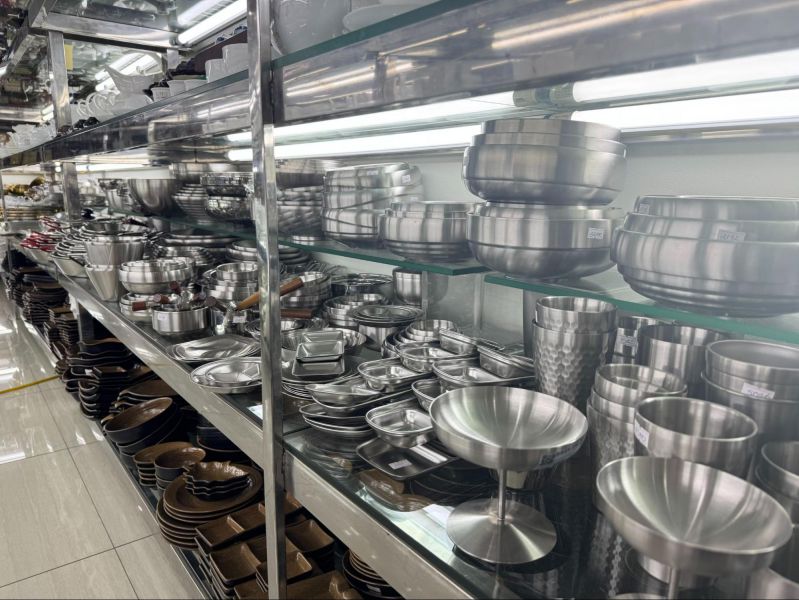 Dụng cụ bếp QT cung cấp trọn bộ dụng cụ phục vụ ăn uống trong nhà hàng cho mọi phong cách phục vụ từ Á tới Âu