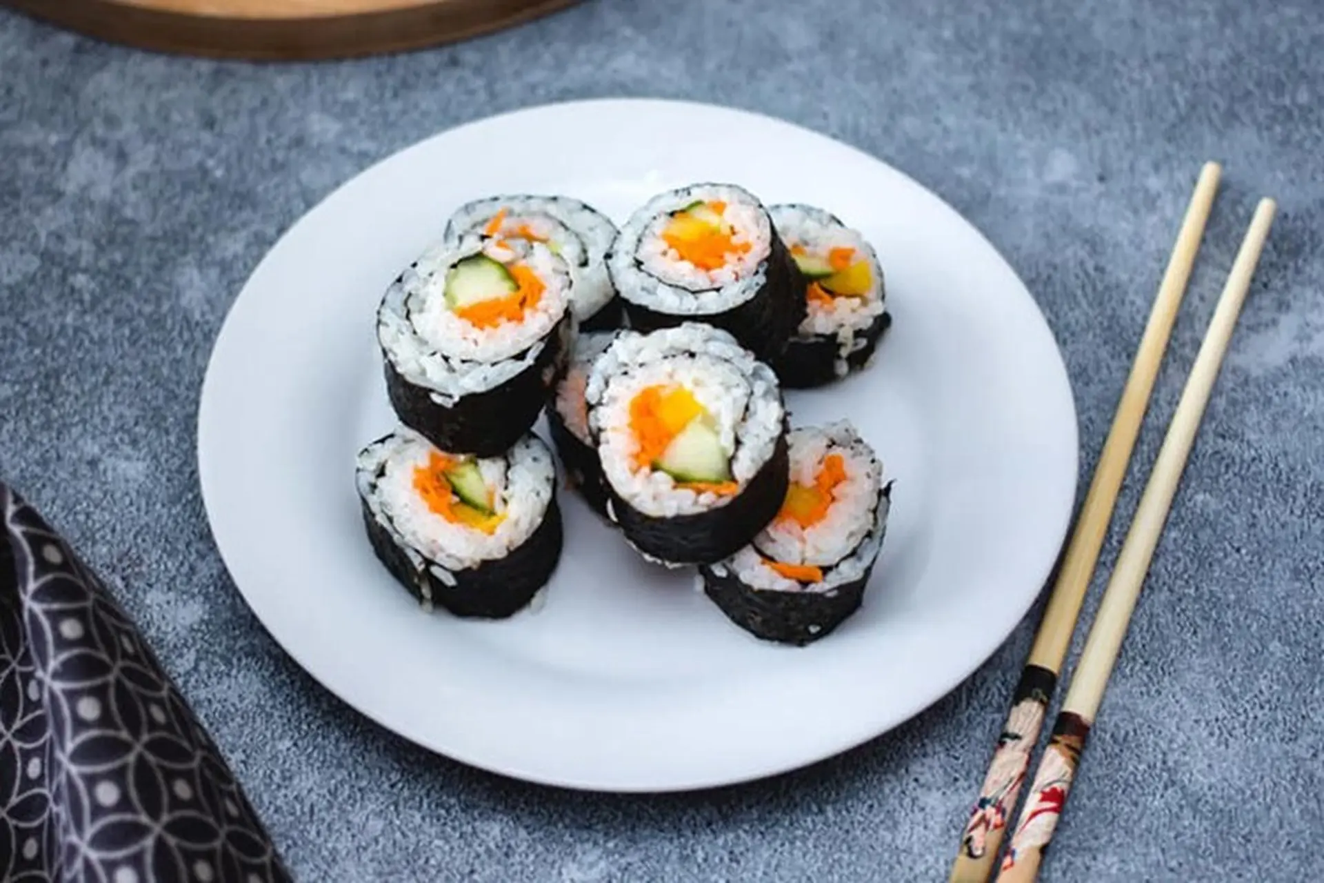Bạn có thể tự làm các món sushi dễ làm 1 cách nhanh chóng và đặc biệt ngon miệng 