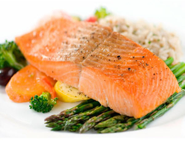 Sushi cá hồi áp chảo