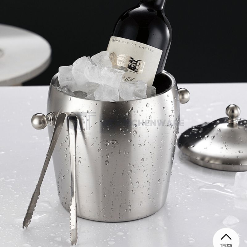 Xô đá inox 304 được xem là sự lựa chọn “tiêu chuẩn” cho nhà hàng, quán cafe, quầy bar