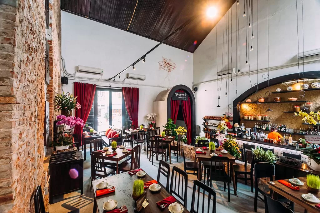 Nhà hàng món Á cần được trang bị đầy đủ các nhóm dụng cụ cần thiết 