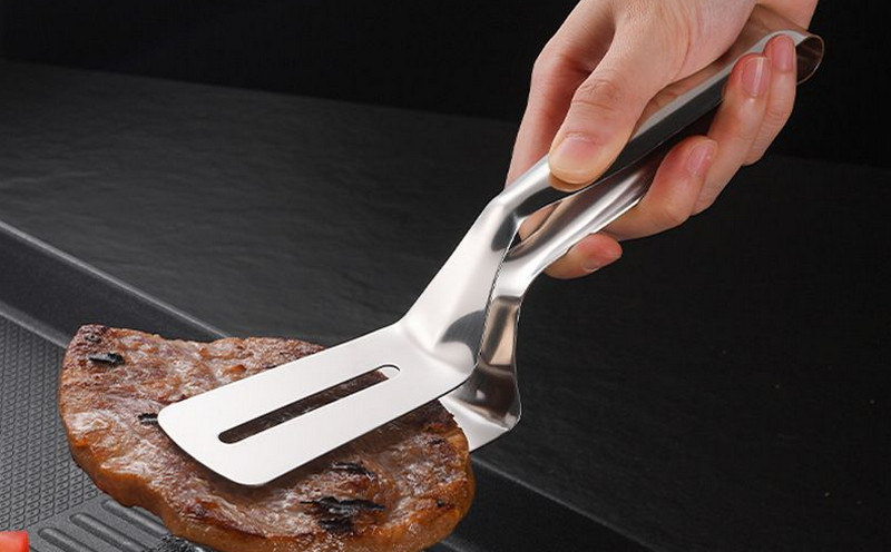 Kẹp gắp đồ nóng thường xuyên tiếp xúc với nhiệt độ cao nên cần lựa chọn chất liệu phù hợp