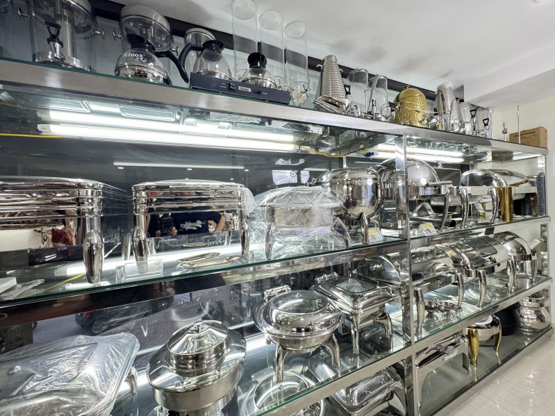 Quý khách hàng có thể tới Showroom để trực tiếp nhận tư vấn, chọn mẫu nồi phù hợp