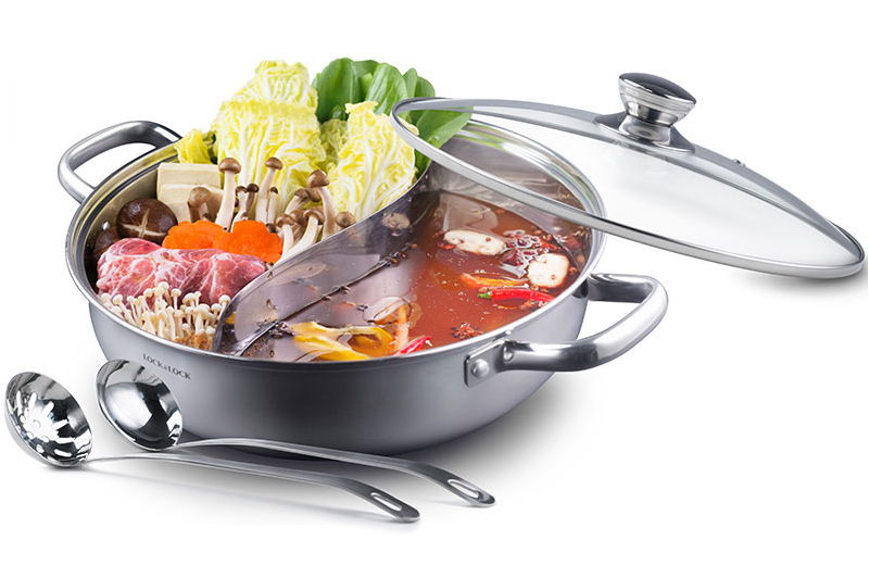 Phục vụ 2 vị lẩu trong cùng 1 nồi