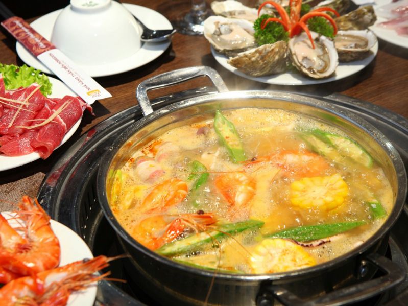 Nồi lẩu inox 3 đáy có thể dùng với bếp gas, bếp từ và bếp hồng ngoại (Tùy mẫu của nhà sản xuất)