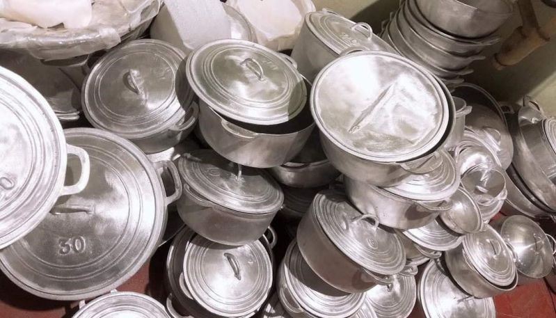 Giá của nồi gang đúc thủ công phụ thuộc vào size nồi, độ dày nồi